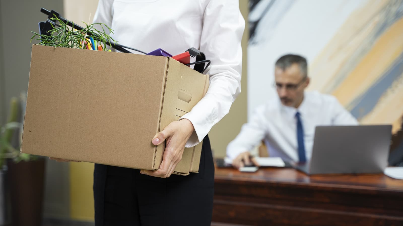 IA como justificativa para cortes de pessoal: professor da USP vê como “boa desculpa”