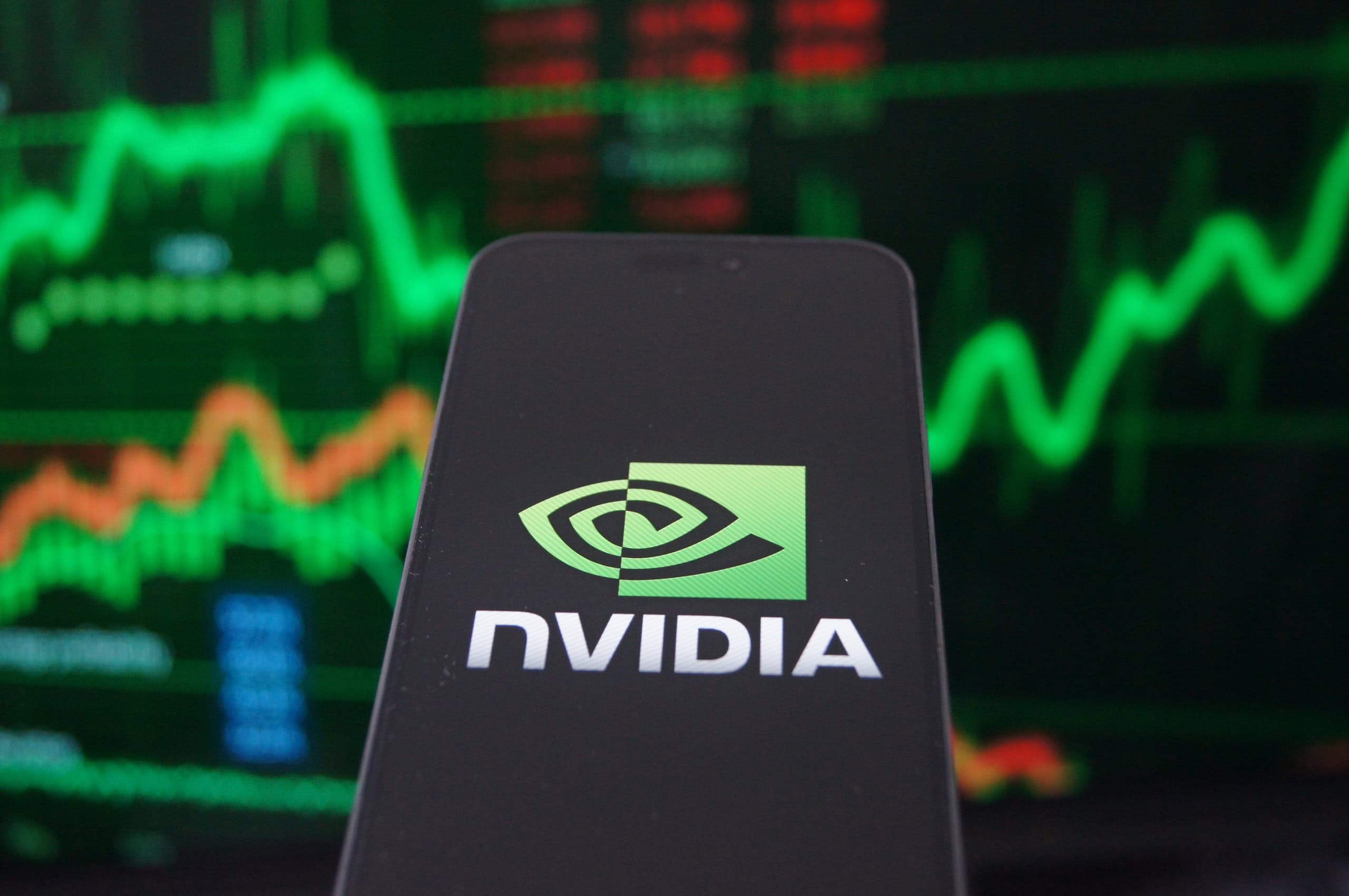 Nvidia se aproxima de US$ 5 trilhões em valor de mercado