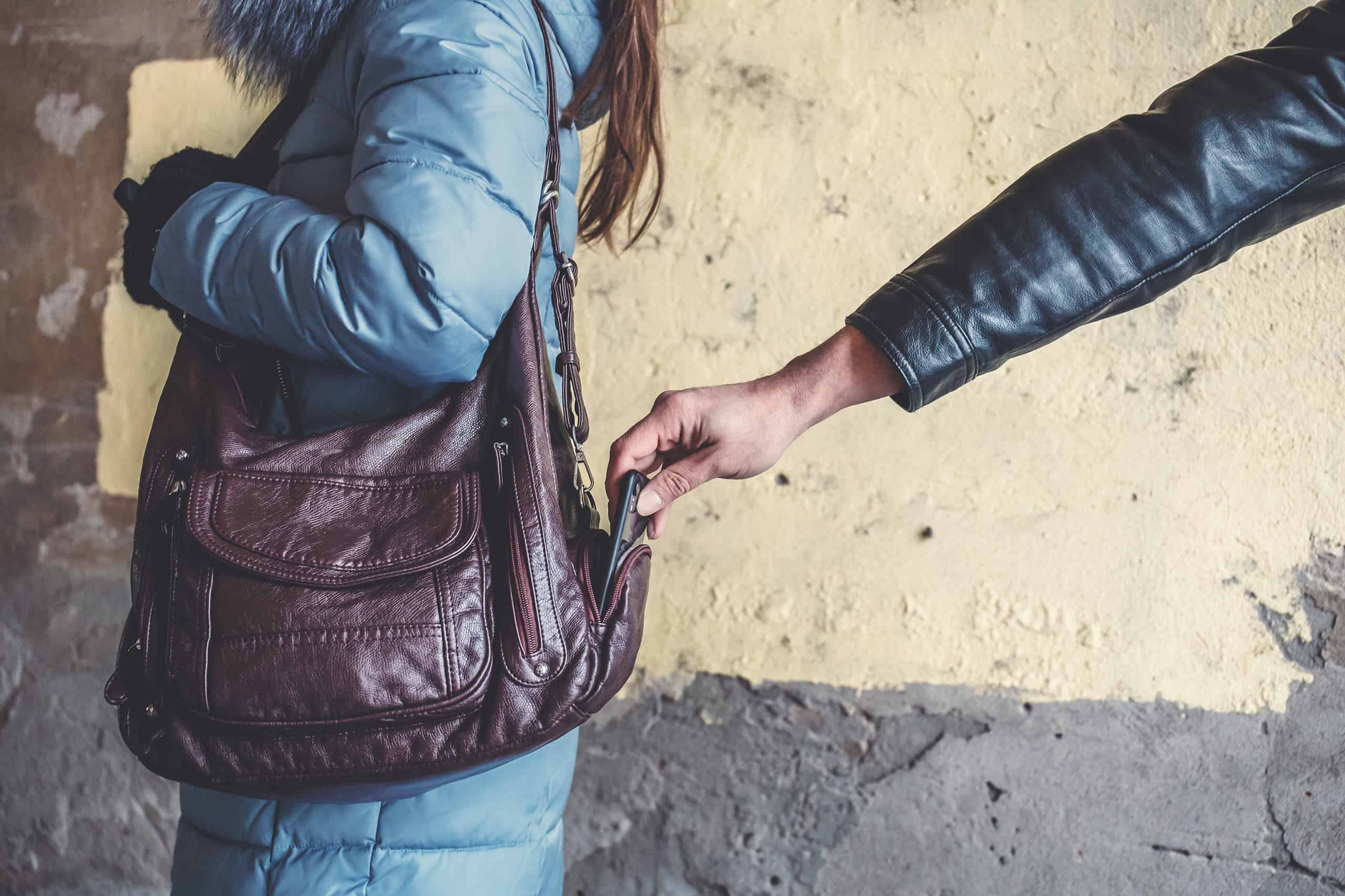 Big techs podem ajudar a impedir roubos de celulares, mas não estão agindo